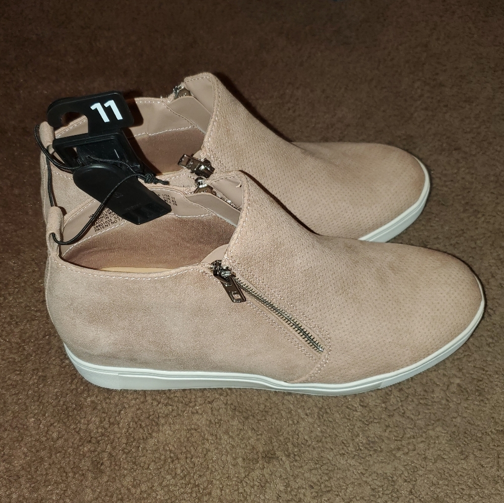 Memory foam boots